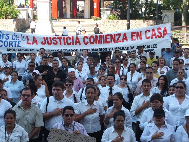 Protestas y huelga indefinida de los empleados del poder judicial