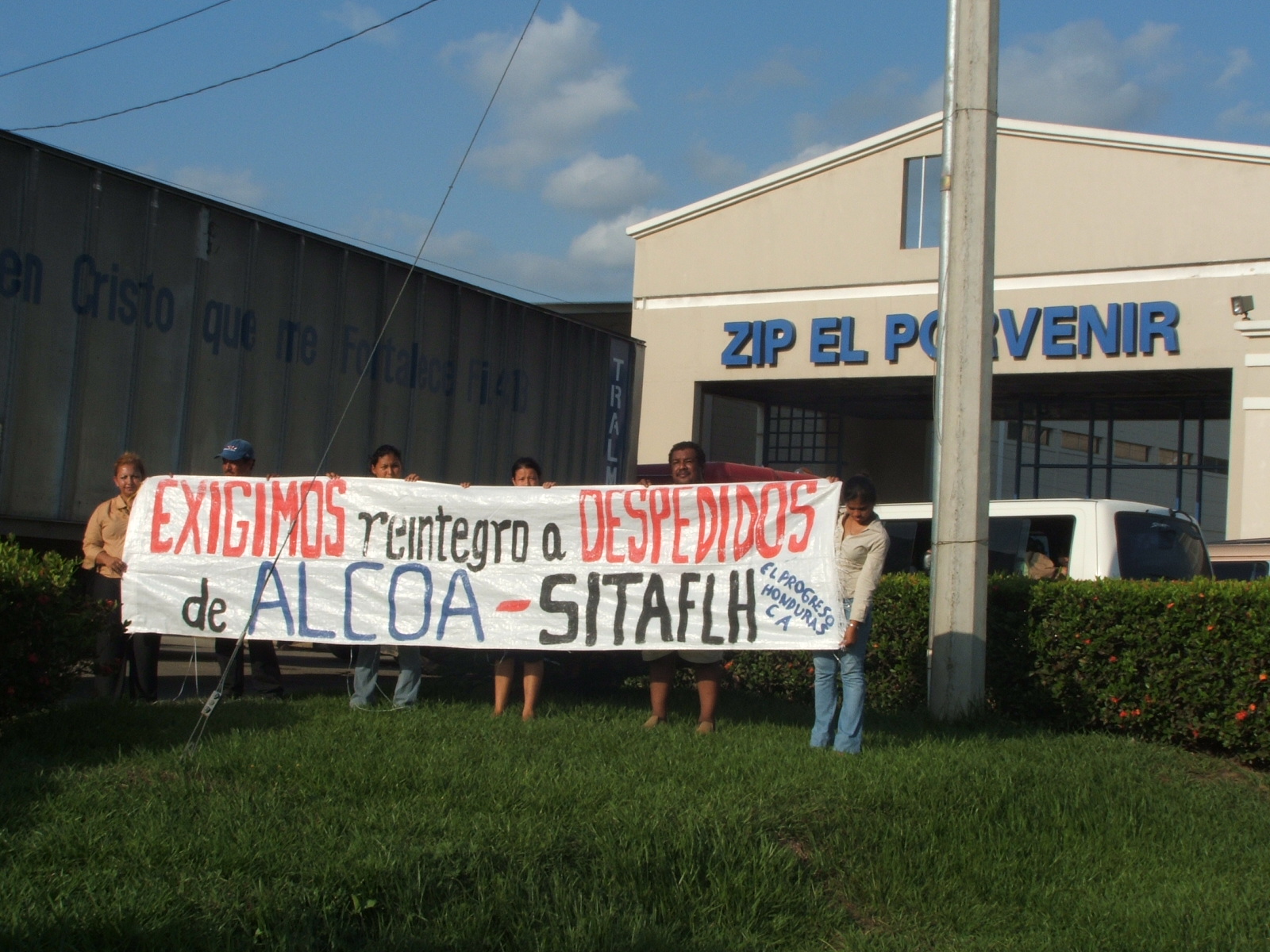 Guardias impiden ingreso de autoridades del Trabajo que procuraban reintegro de despedidos de ALCOA Honduras
