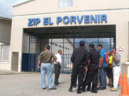 Solidaridad con obreras y obreros despedidos en ALCOA Honduras