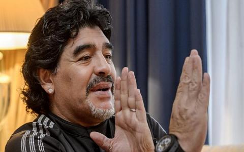 Maradona: “Blatter se lleva 4.000 millones sin hacer nada”