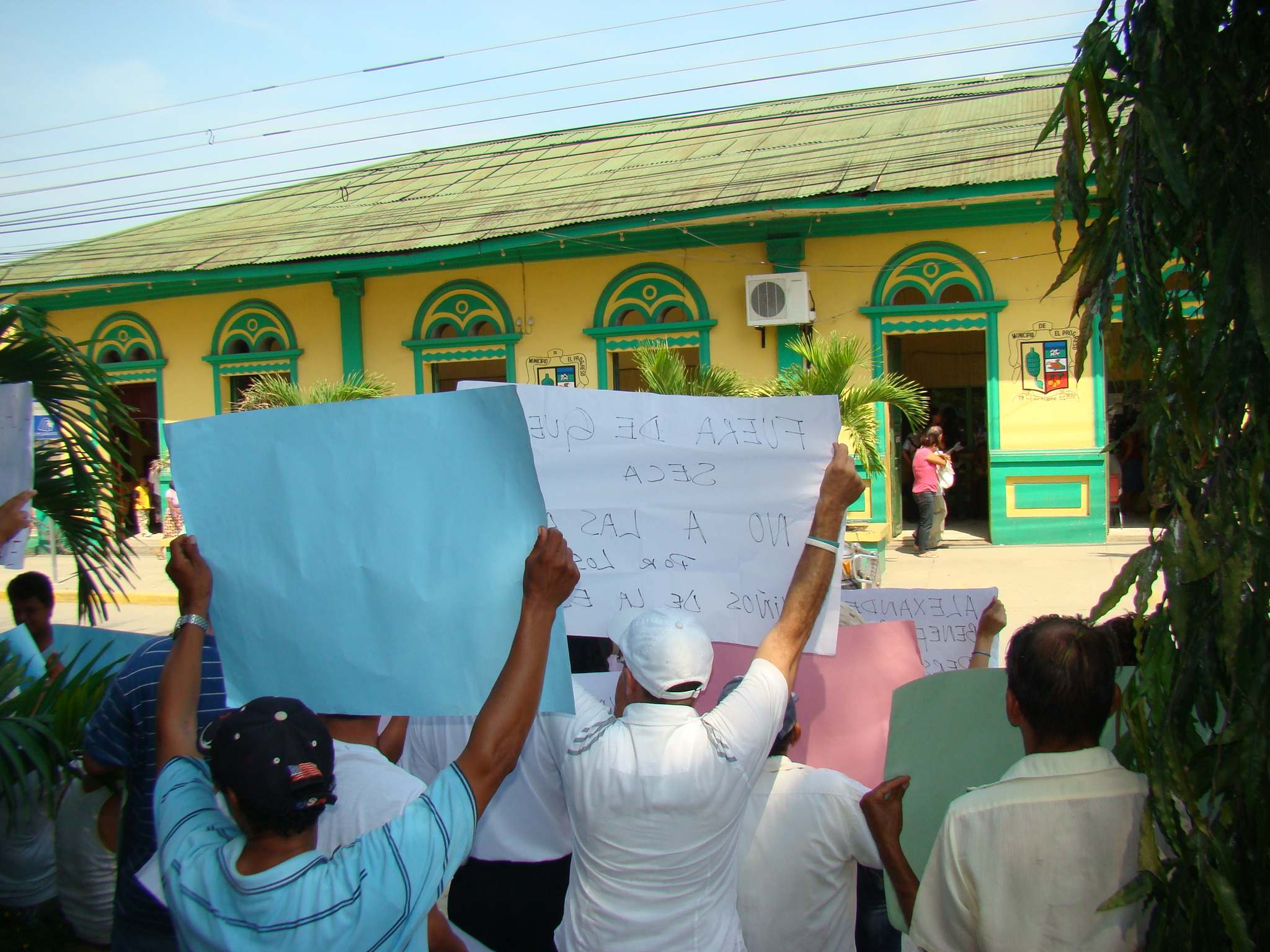 Protestan frente Alcaldía de El Progreso por instalación de antenas de telefonía celular